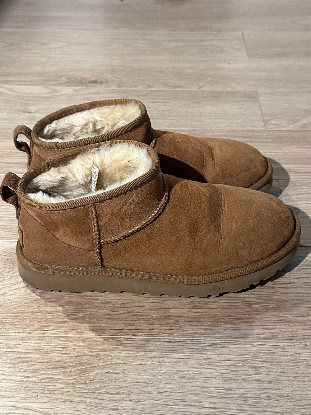 UGG Ultra Short - Chestnut - Size 8
